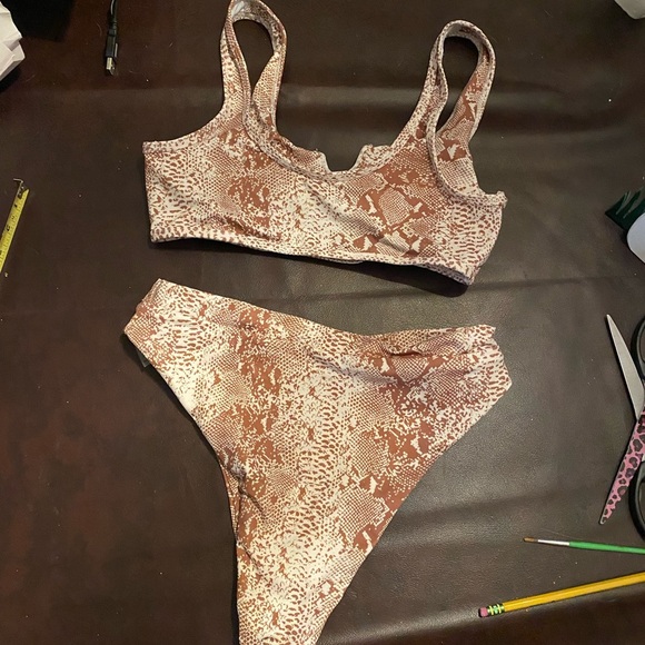NWOT Snake print bikini - Picture 2 of 6